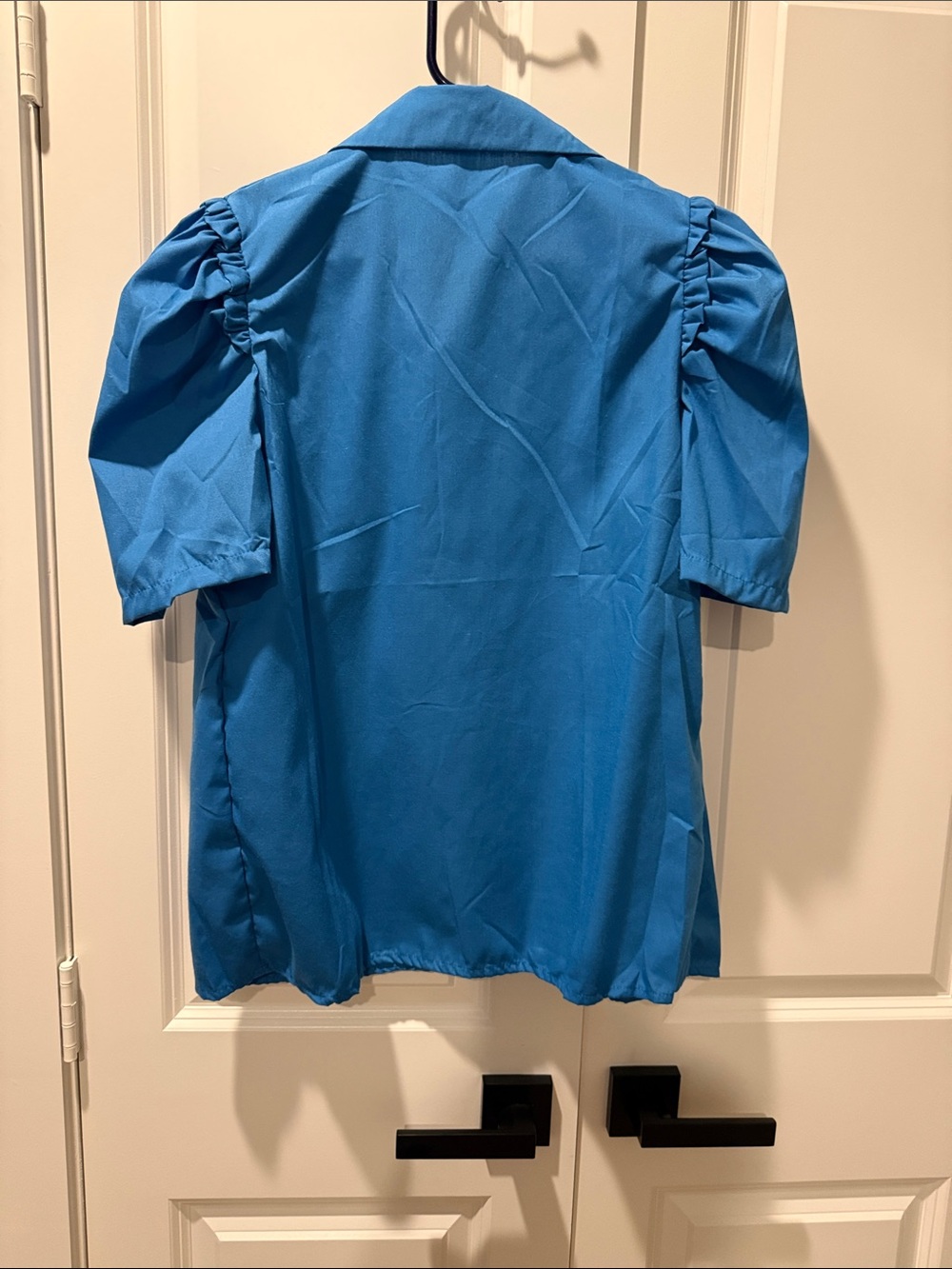 Medium NWT Blue Button-Front Top - Picture 5 of 5